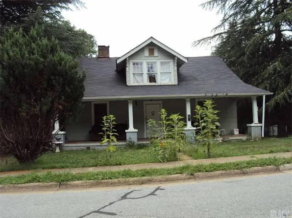 1038 12th St NE, Hickory, NC 28601