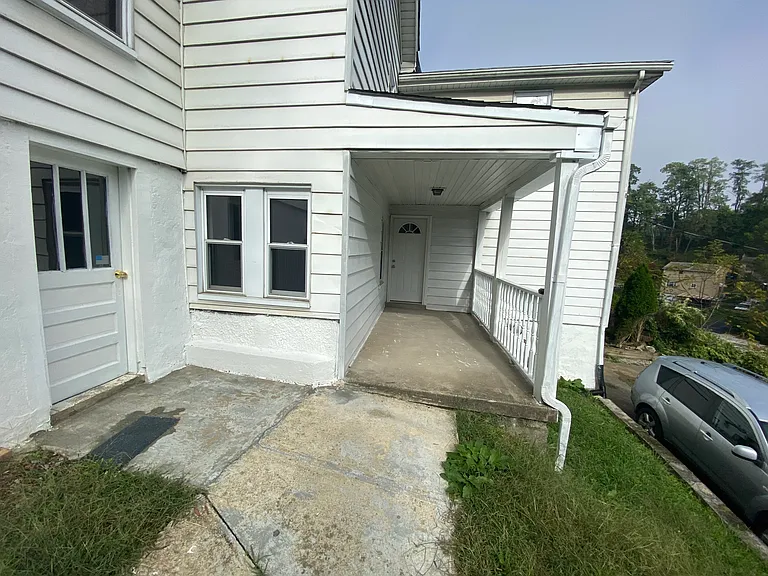 61 Pointview Rd #1 — Photo 42