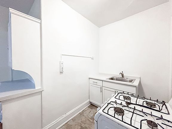 5th image of 2222 Harriet Ave S #302