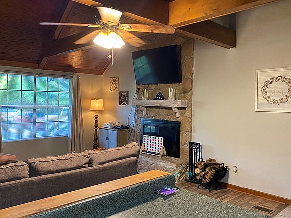 3rd image of 111 Summit Dr