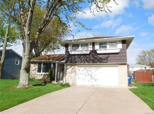 155 Briarhurst Rd, Williamsville, NY 14221