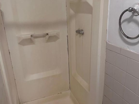 5th image of 152 Jacques St