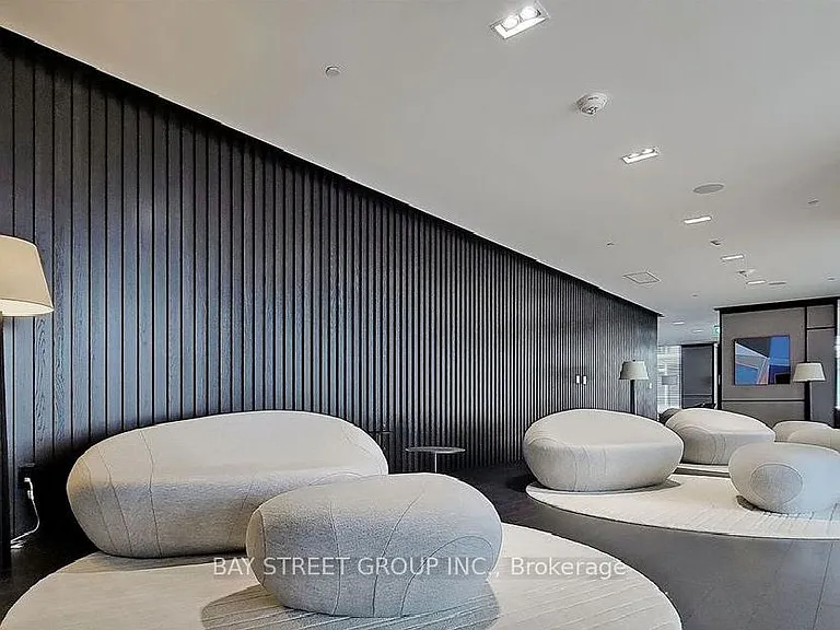 18 Maitland Ter #2201 — Photo 28