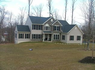 94 Woodland Dr, Honey Brook, PA 19344