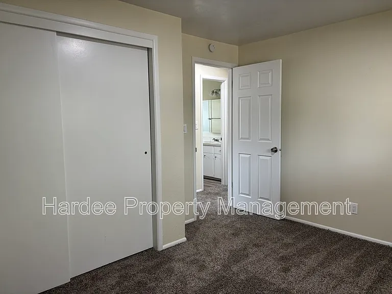 2106 N 33rd St — Photo 14