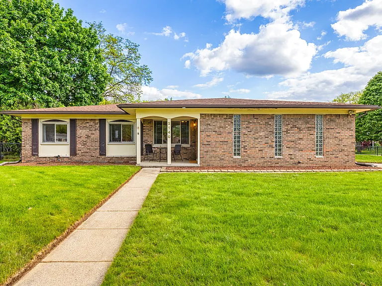 2140 Adrienne Dr — Photo 46