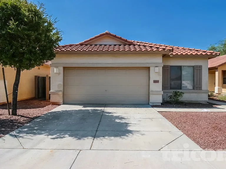 12519 W Estero Ln — Photo 1