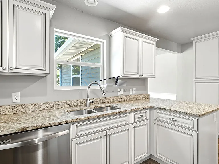 3729 Jackson Ave — Photo 10