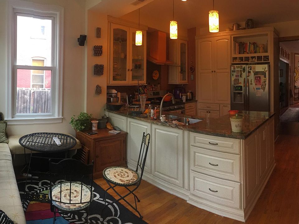 Kitchen and sitting area in kitvhen