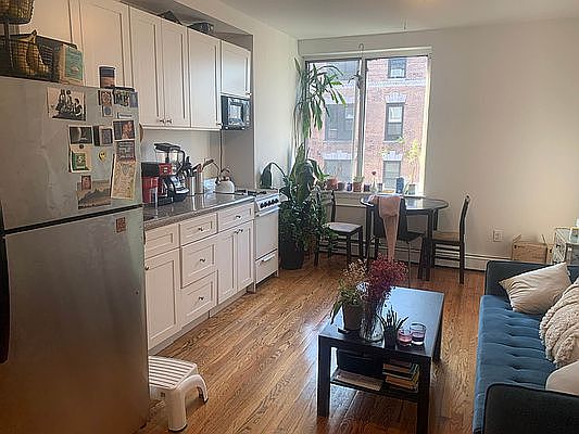 1st image of 218 1st Ave #4