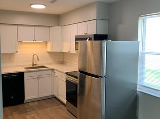 2 W Academy APT 2, Wentzville, MO