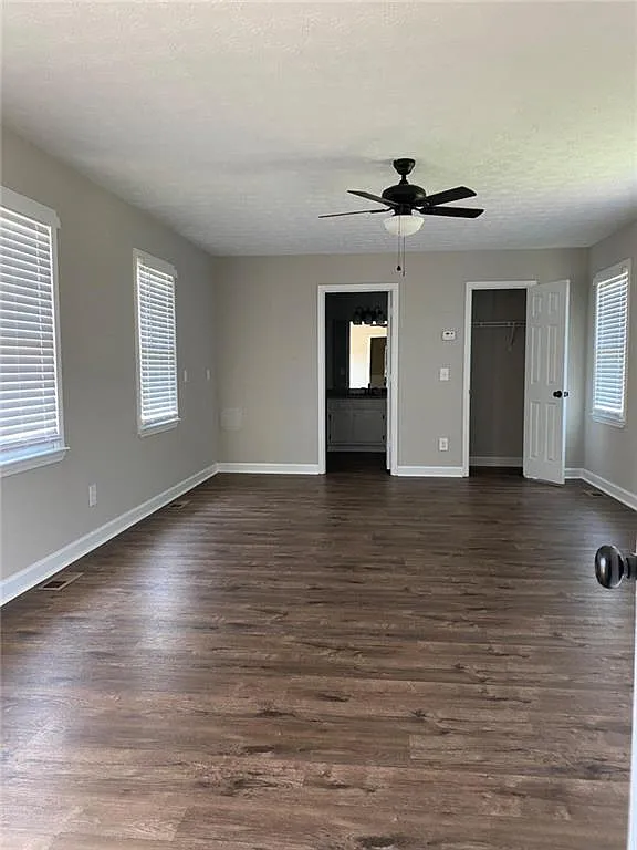 4 bed, 3.0 bath, $2,400 — Photo 4