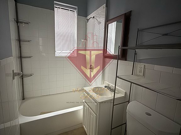 5th image of 928 21st St #23N
