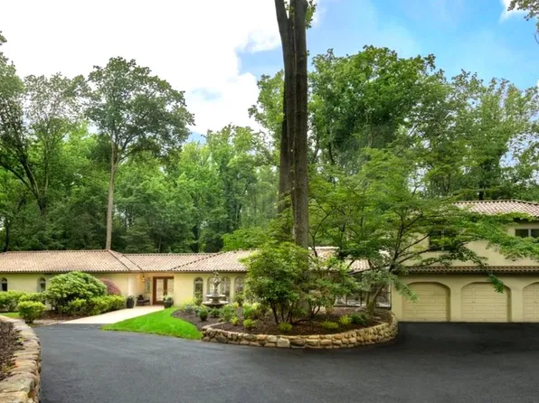 1121 Winding Dr, Cherry Hill, NJ 08003