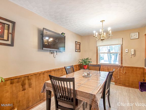 5th image of 1130 Westmoor Dr NW