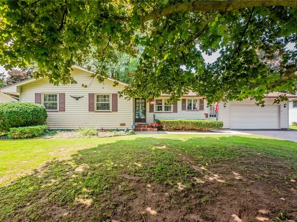 10 Amanda Dr, Rochester, NY 14624