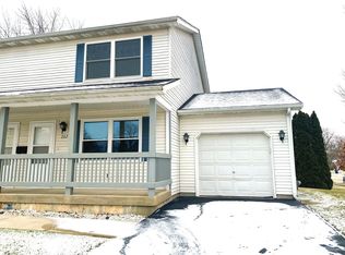 202 Chamberlain Dr, Dekalb, IL 60115