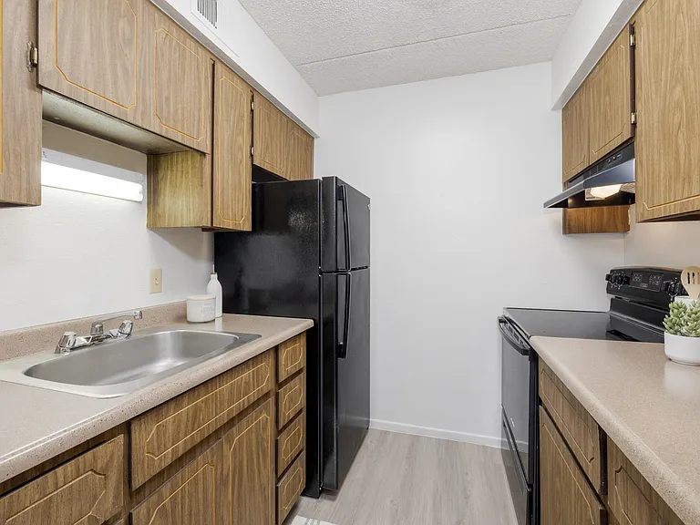 Emerald Apartments — Photo 12