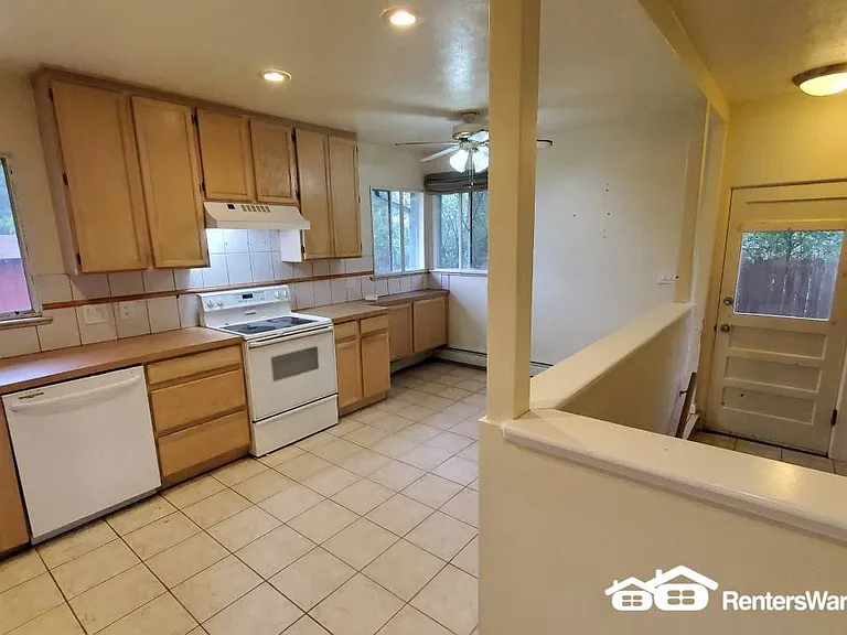2225 S Cherry St — Photo 18