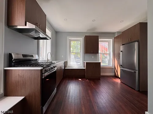 31 Diller Ave Photo 1