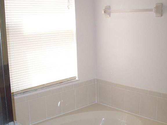 5th image of 4292 Collinwood Dr
