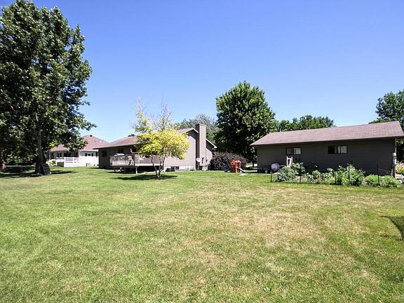 4th image of 906 Meadow Hill Ln