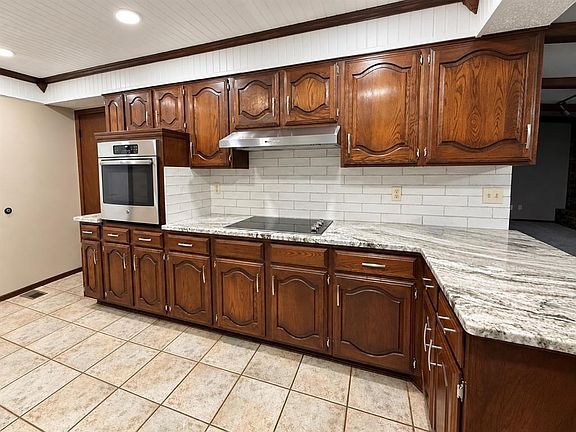 5th image of 816 N Stout Cir