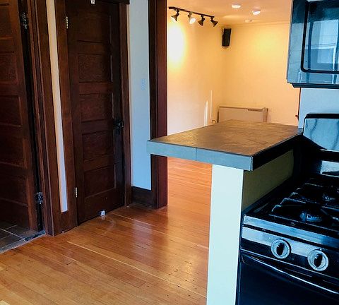 5th image of 417 Blaine St