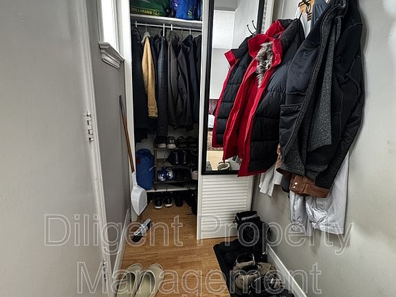 5th image of 180 Dumble Ave