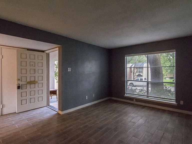 317 Valley Park Dr — Photo 5
