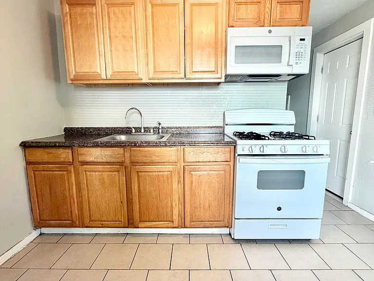 30 Hilltop Rd #1RR — Photo 1