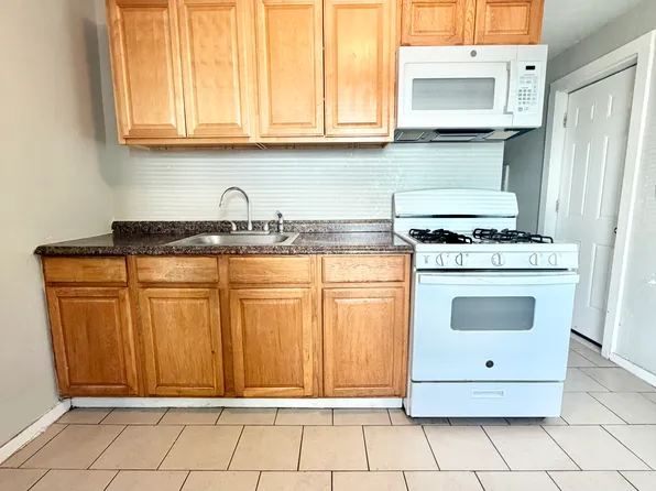 30 Hilltop Rd, New Haven, CT