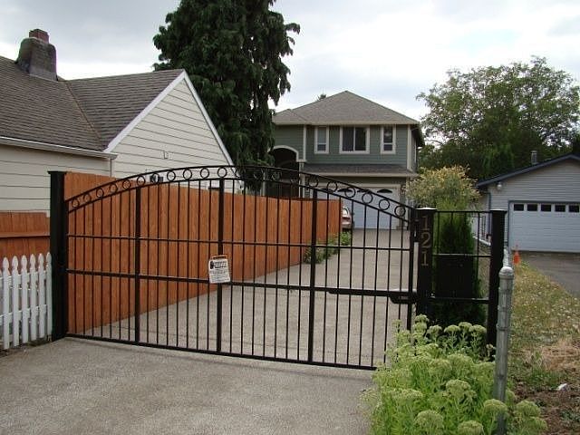 2nd image of 121 SE 136th Ave