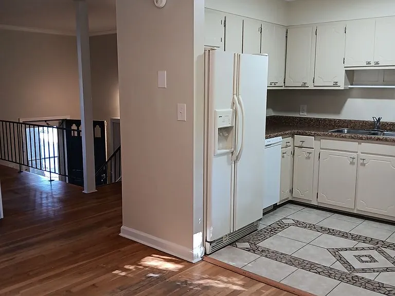 110 Middlesex Dr — Photo 10
