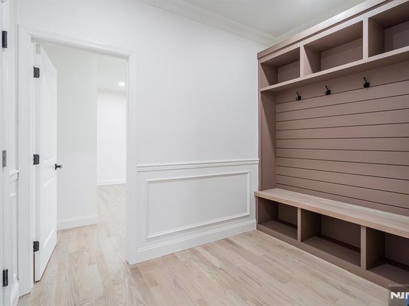 413 The Fenway, River Edge, NJ 07661