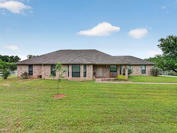 3rd image of 951 Ridgewood Cir