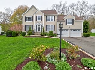 36 Commodore Hull Dr, Derby, CT 06418