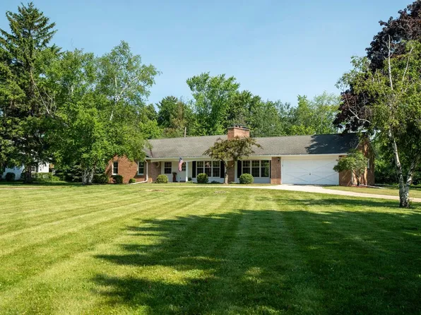 118 West Highview DRIVE, Mequon, WI 53092