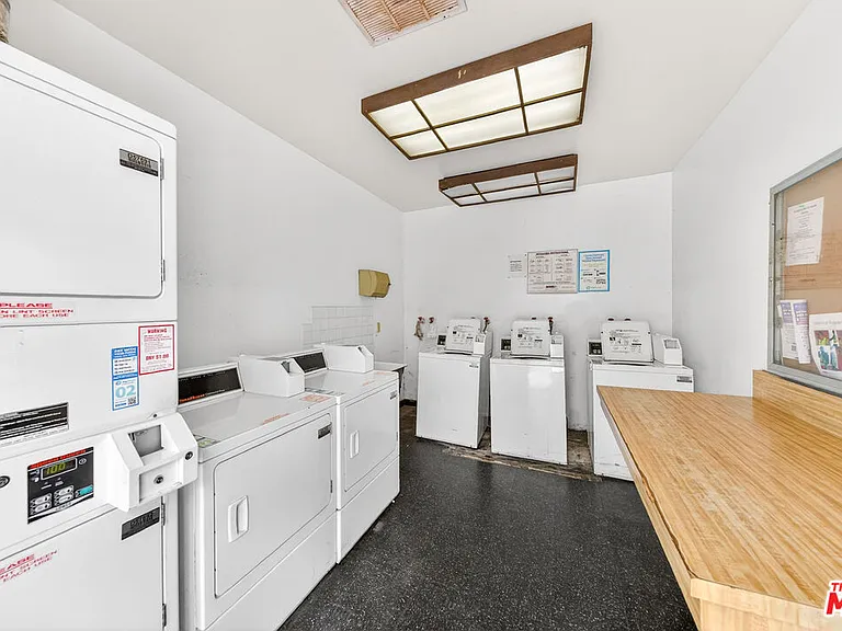 1118 Valencia St #310 — Photo 23