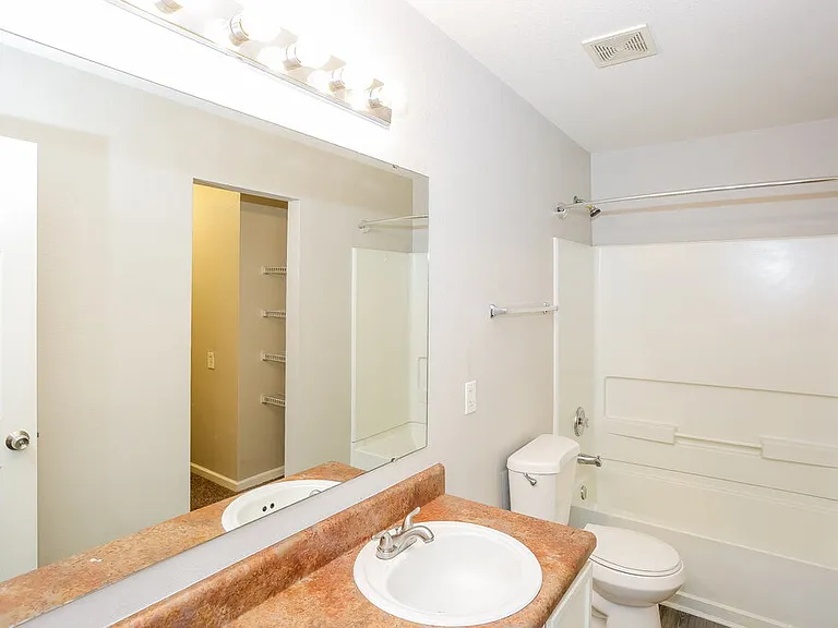 8817 Oak Dr NE — Photo 15