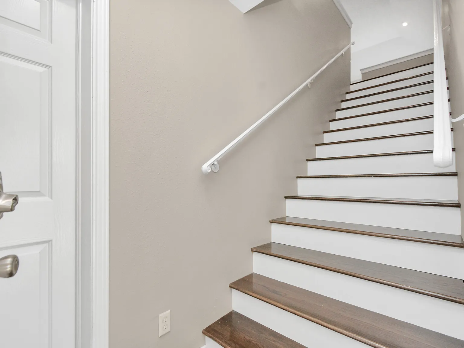 1165 Lovett St — Photo 2