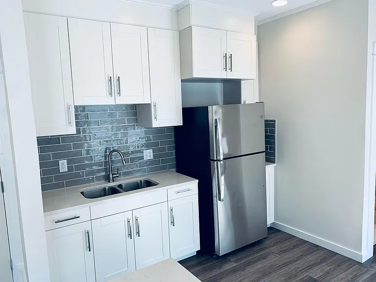 748 Fulton St W #1 — Photo 2