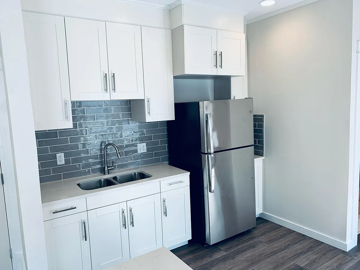 Building Photo - 748 Fulton St W #1