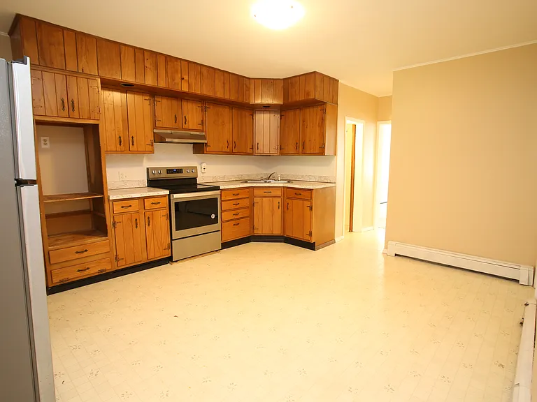 31 Willow St — Photo 11