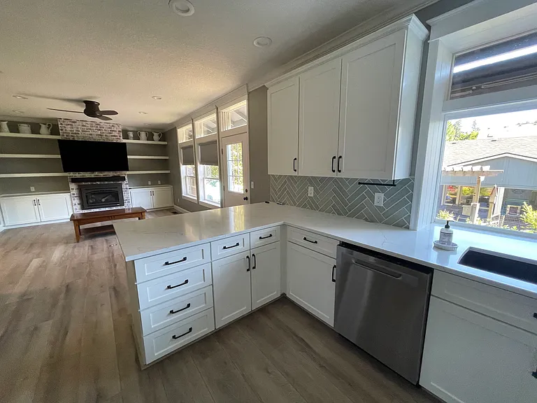 1321 Dollar St — Photo 4