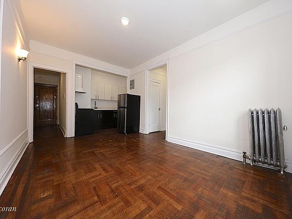 3rd image of 3406 32nd St APT 9A