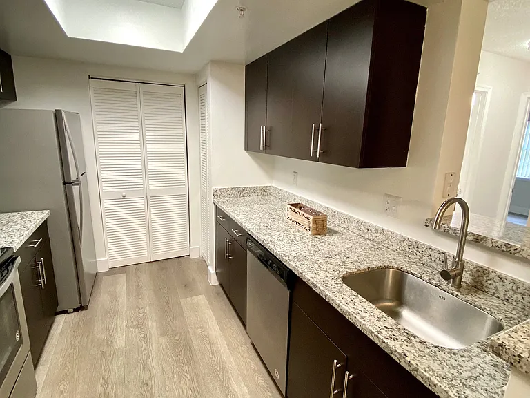 Legacy Lakeview — Photo 12