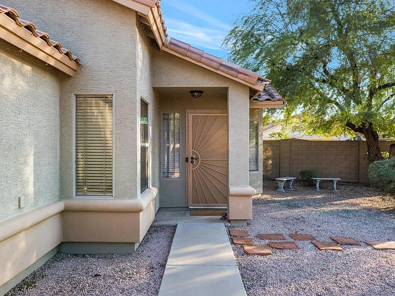 559 W Scott Ave — Photo 10