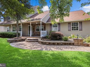 61 Olympia Ln, Sicklerville, NJ 08081