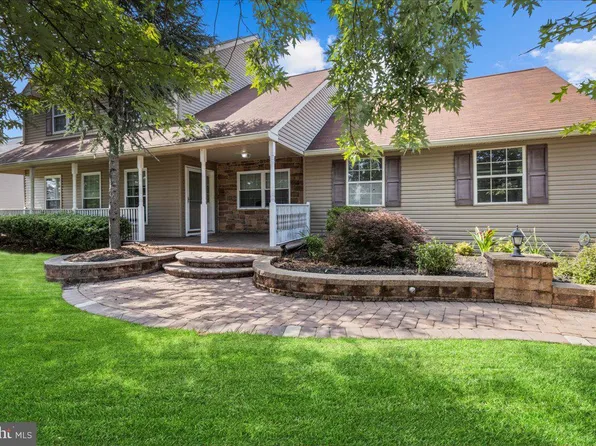 61 Olympia Ln, Sicklerville, NJ 08081